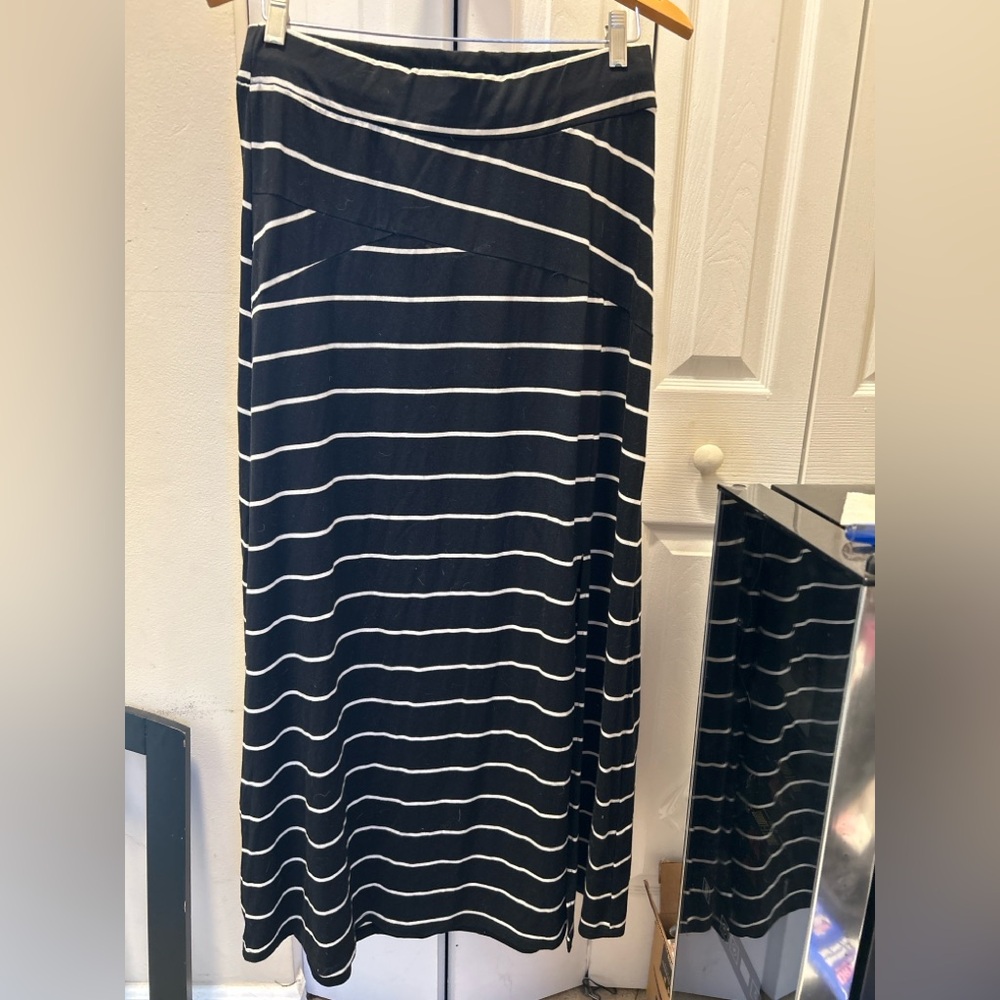 Black & White pull on Striped Skirt - Size M
